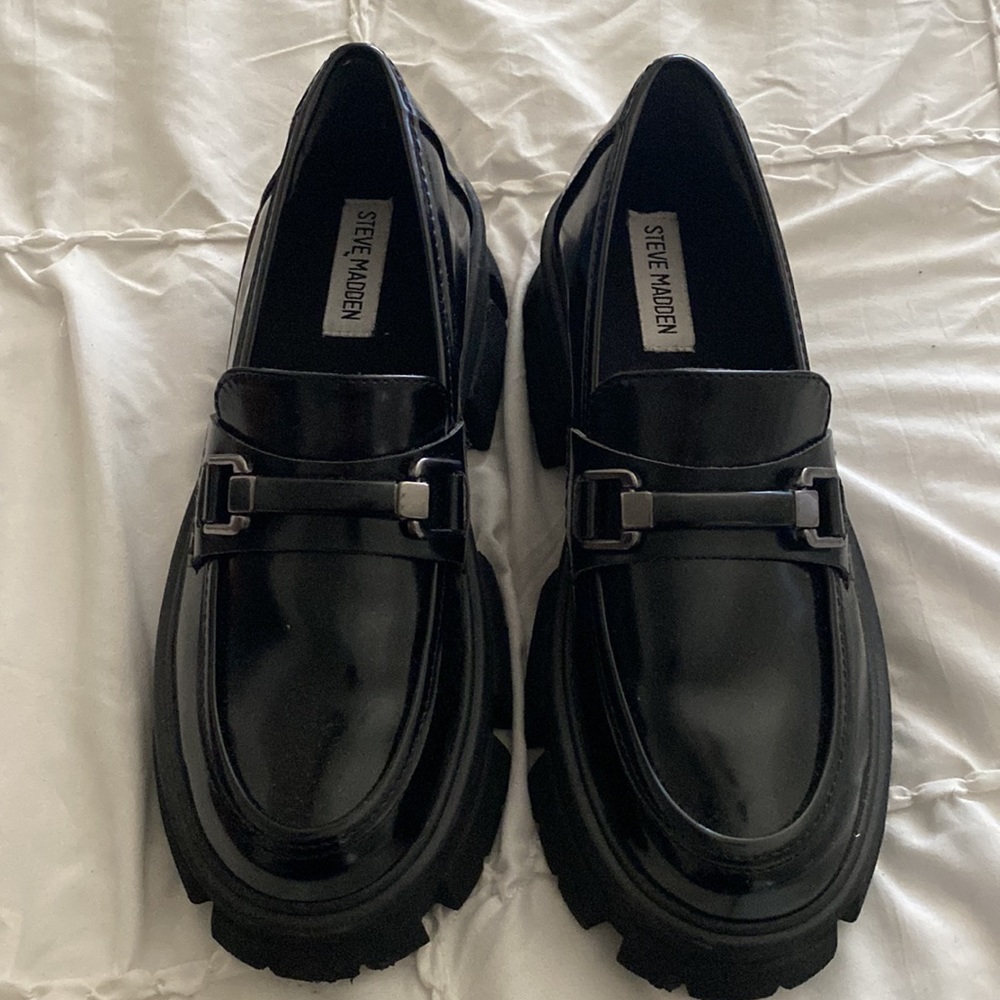 Steve Madden platform lug sole loafer with Patent leather, gun metal hardware.